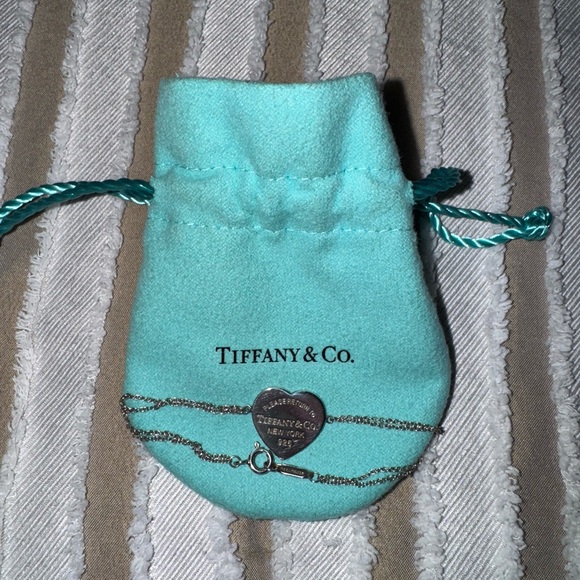 Tiffany & Co. Silver Heart Bracelet - Picture 2 of 4